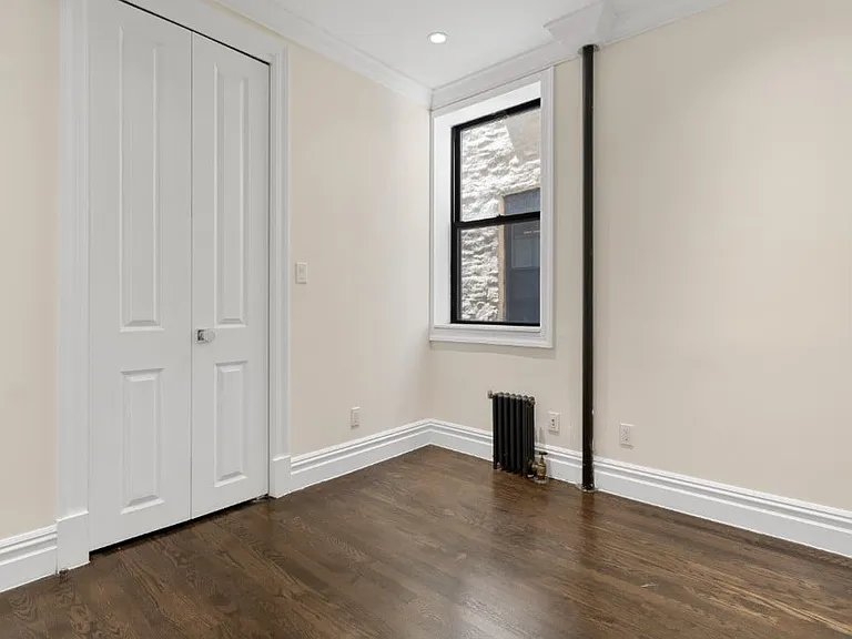 350 E 13th St #3 — Photo 8