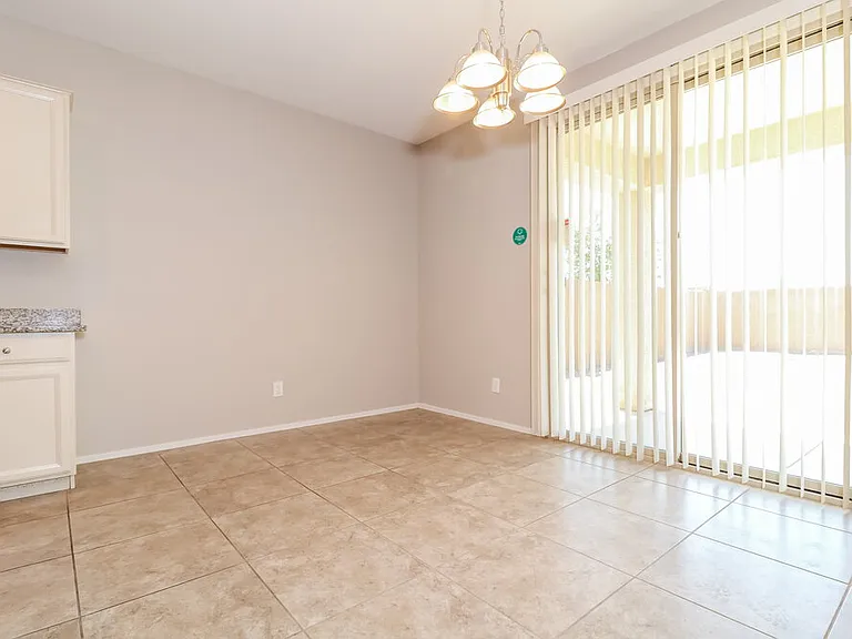 6114 S 30th Ln — Photo 5