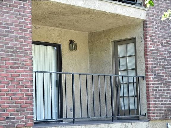 3rd image of 336 N Louise St Unit 1