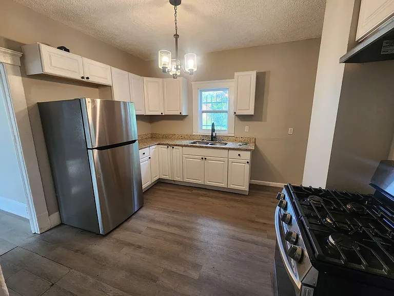 16014 Saranac Rd — Photo 16