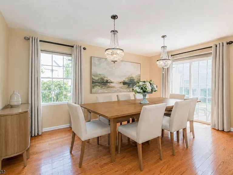 24 Angela Way — Photo 6