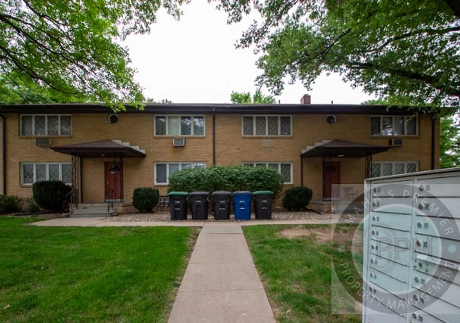 Barnes 3526/3606 S 82nd St — Photo 2