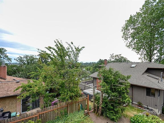 2nd image of 1007 Laburnum Rd