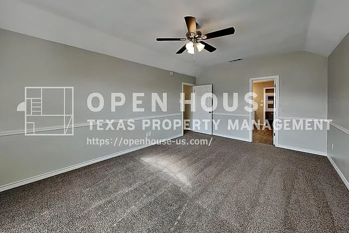 2129 Carrington Ave — Photo 12