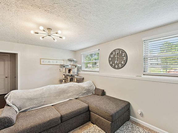 3rd image of 19 Meadow Hill Dr