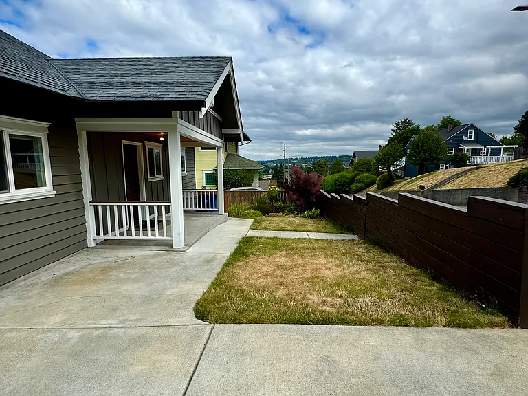 419 Cedar Ave S — Photo 2