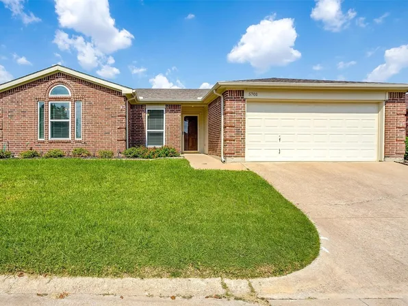 5701 Sandy Hook Ln, Arlington, TX 76018
