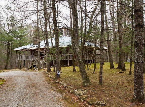 2nd image of 557 Andrews Ln