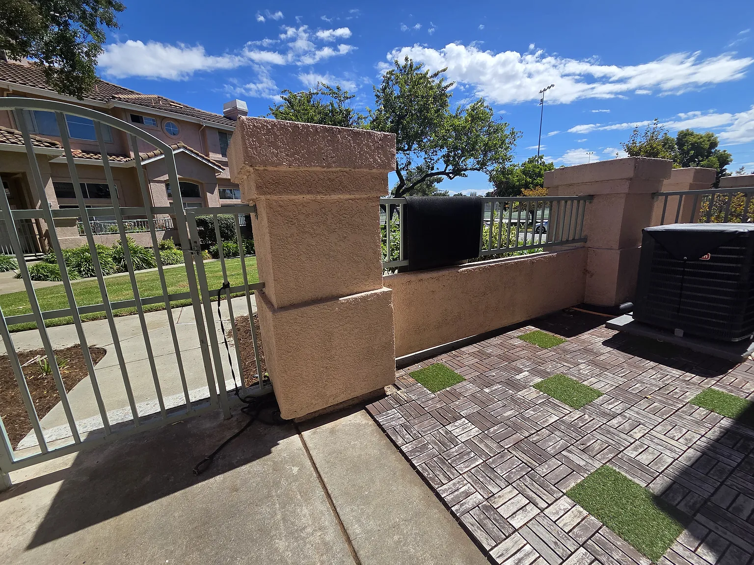 2 bed, 2.5 bath, 1395 sqft, $3,700 — Photo 3
