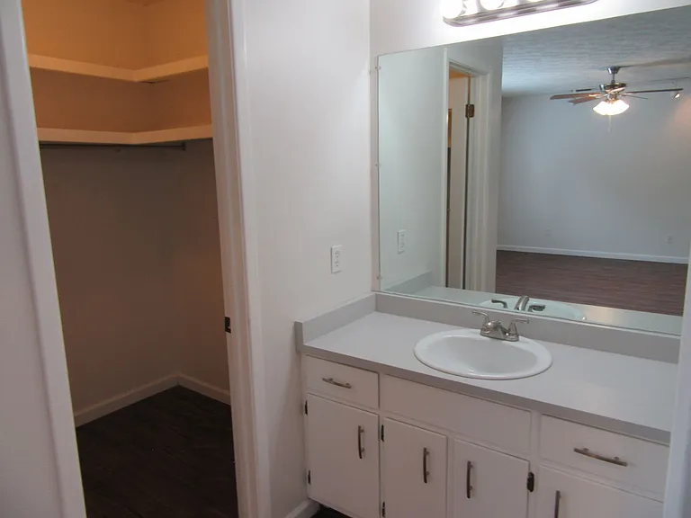 8629 Deerpoint Dr — Photo 25