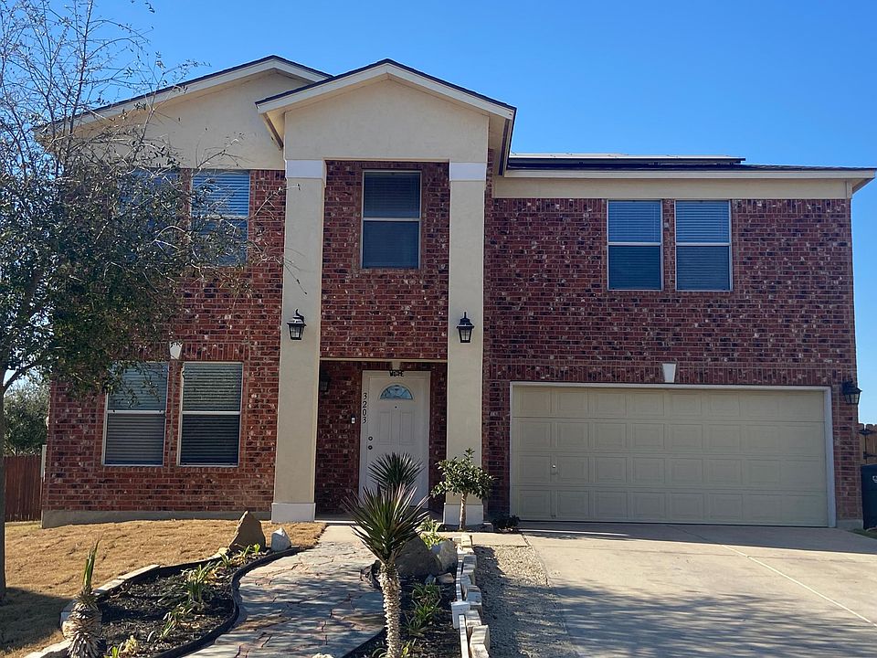 1st image of 3203 Crested Creek Dr