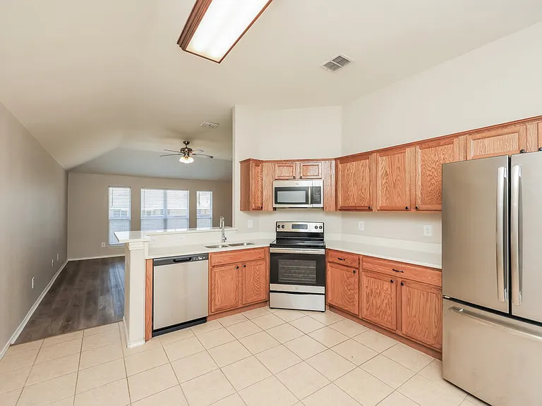 320 Foreston Dr — Photo 8