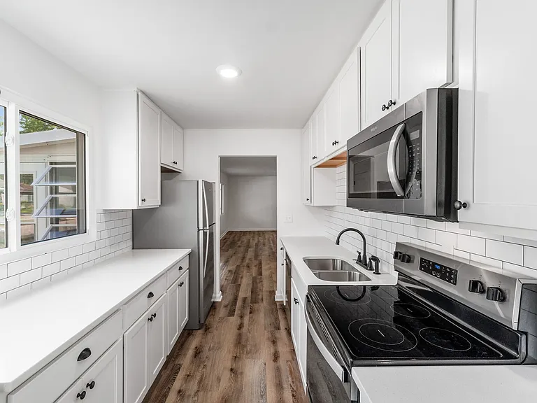 4363 Allen Dr — Photo 16
