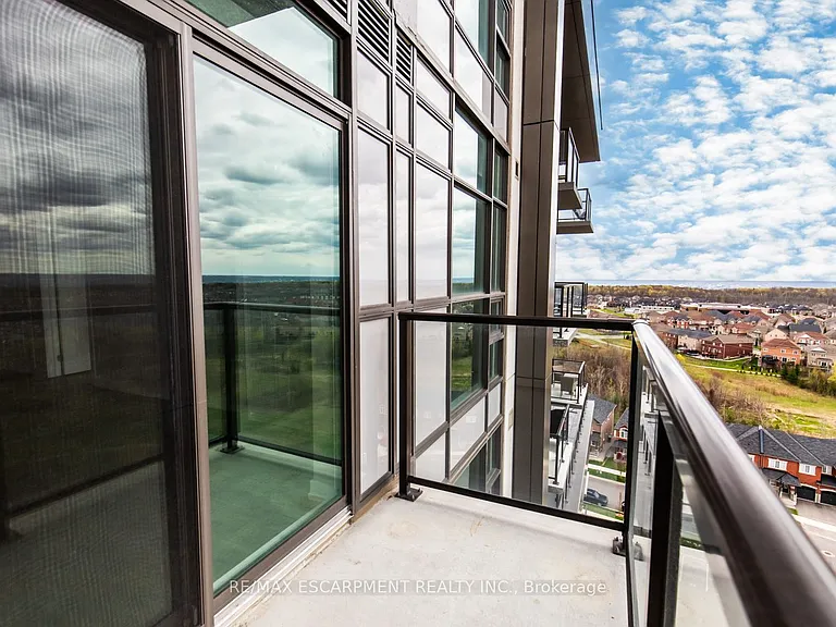 450 Dundas St E #1113 — Photo 32