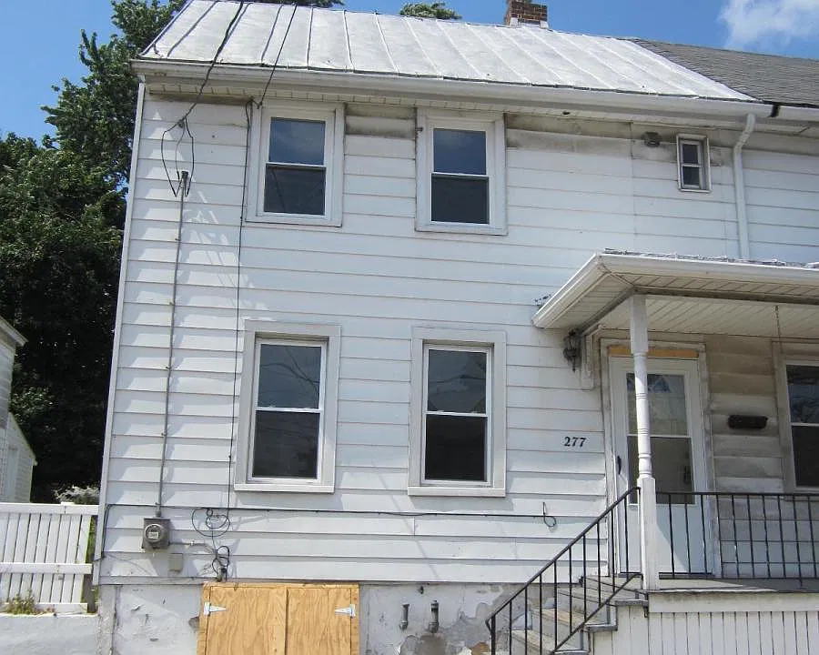 277 E Main St