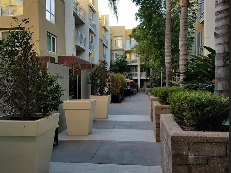 21301 Erwin St — Photo 18