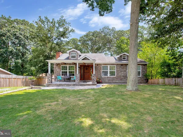 7725 Suitt Dr, Pasadena, MD 21122