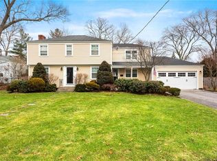 12 Chantilly Dr, Barrington, RI 02806