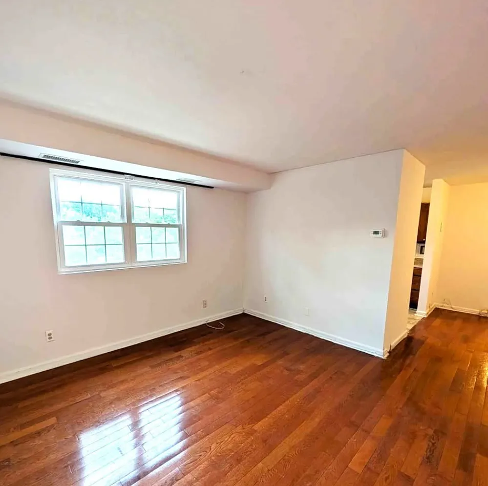 2 bed, 1.5 bath, 872 sqft, $1,499 — Photo 3