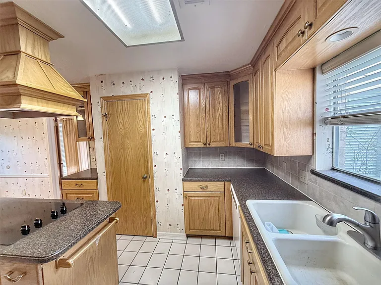 13103 Holston Hills Dr — Photo 9
