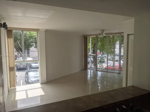 7125 NW 186th St APT B209, Hialeah, FL 33015