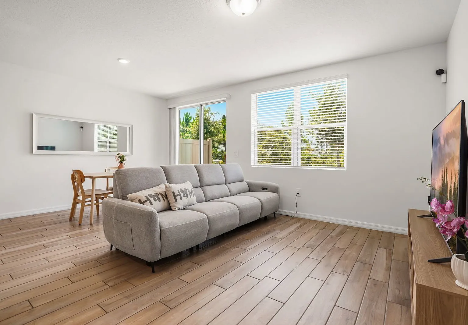 3 bed, 2.5 bath, 1485 sqft, $2,150 — Photo 3