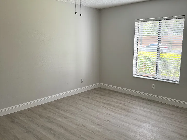 8207 Sun Spring Cir #21 — Photo 4