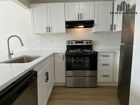 4th image of 703 Myrtine St APT D
