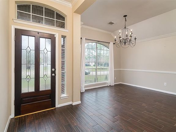 3rd image of 4126 Stonehurst Dr