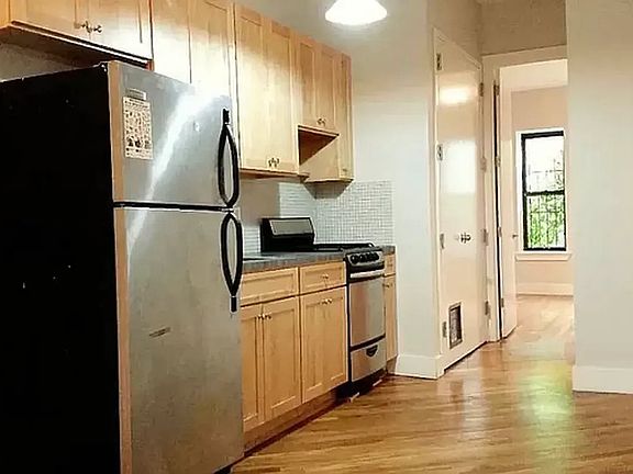 3rd image of 192 Jefferson St APT 3R