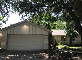 11515 Lansbury Dr, Houston, TX 77099