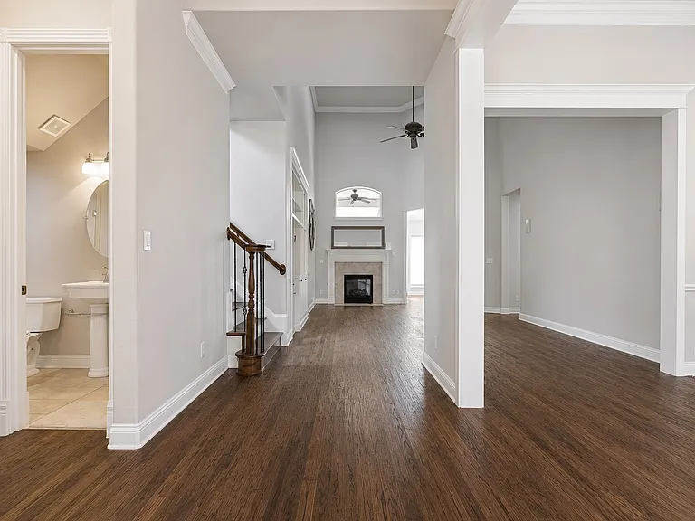 411 Brazoria Dr — Photo 4
