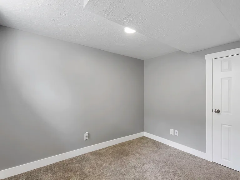 4085 S Olympic Way — Photo 17