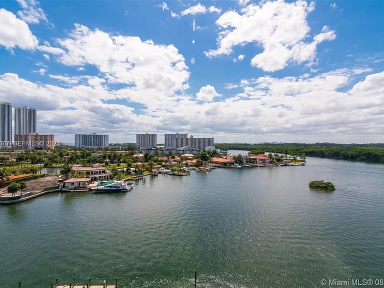400 Sunny Isles Blvd #1019 — Photo 17