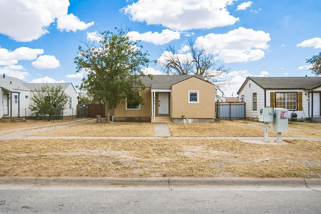 2 bed, 1.0 bath, 991 sqft, $1,650 — Photo 1