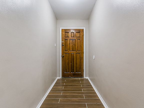 3rd image of 3841 Millbrook Dr