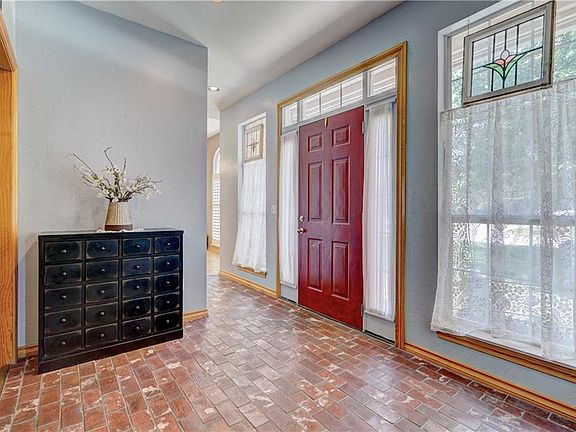 3rd image of 11812 Sorrento Ln