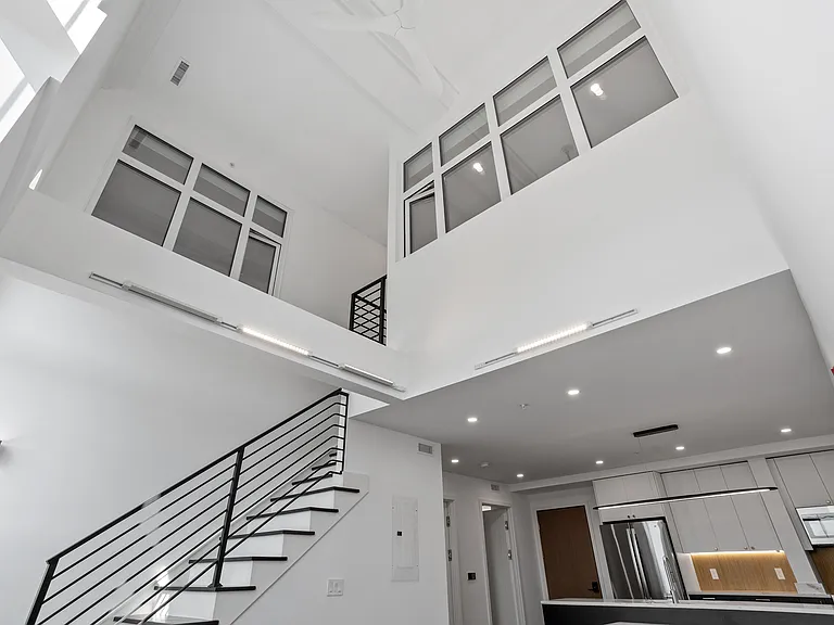 The Roe at Manayunk Apartments and Townhomes — Photo 1