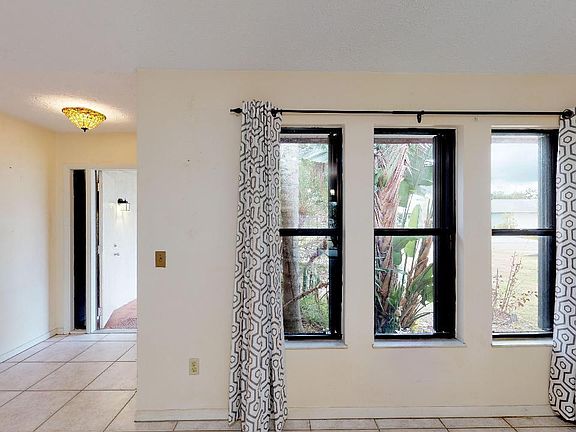 4th image of 1041 SW Aswan Ave