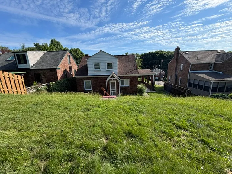 222 Wainwright Ave — Photo 36