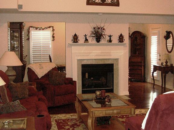 Great Room w/See Thru Fireplace