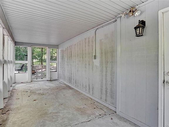 3rd image of 551 Hill Ave