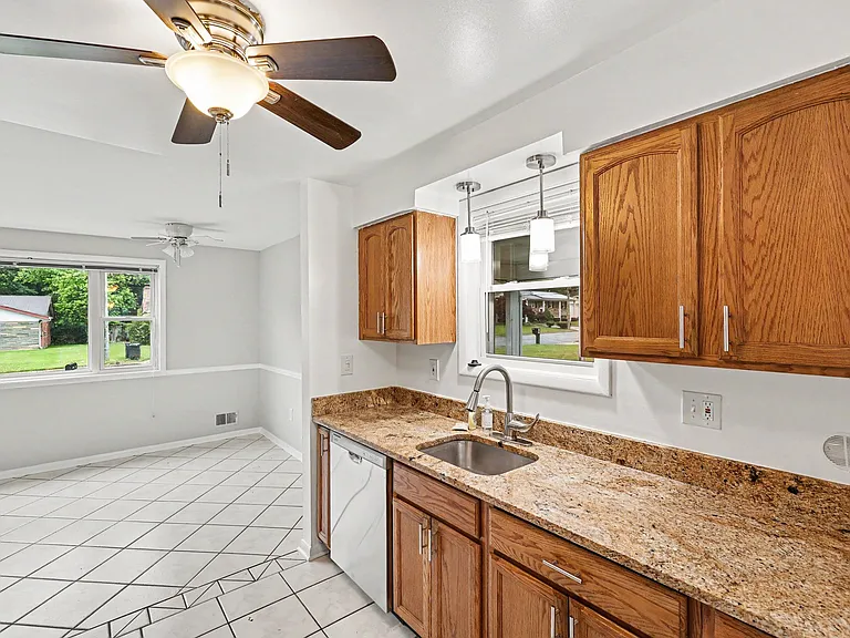 7014 Dower House Rd — Photo 16