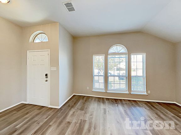 3rd image of 1600 Bob Dr