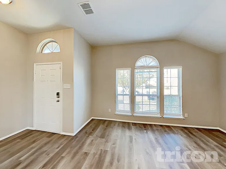 1600 Bob Dr — Photo 3
