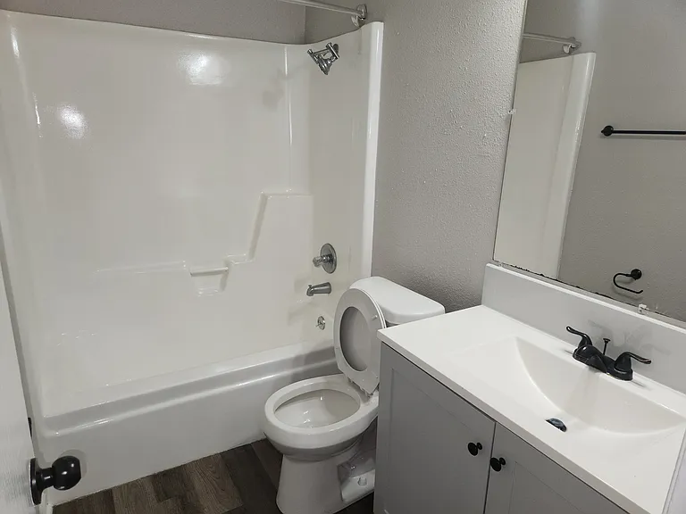 River Oaks Apartments — Photo 48