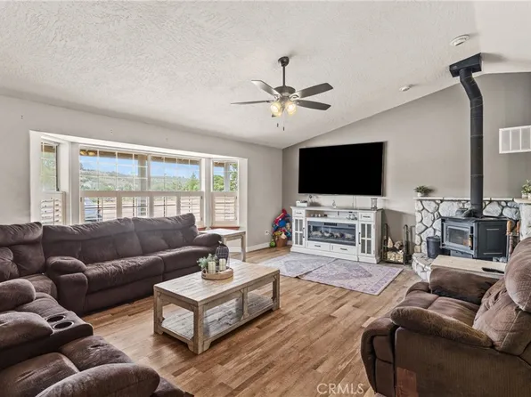 6861 Oakhill Rd, Oak Hills, CA 92344