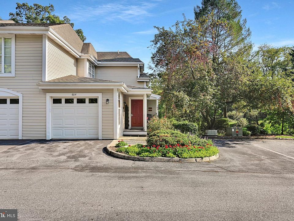 1st image of 804 Country Place Dr