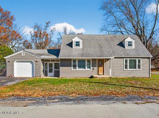 608 Sand Ridge Rd, Bowling Green, OH 43402