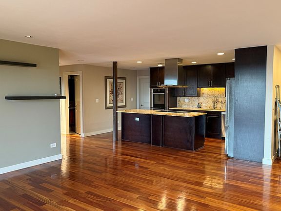 4th image of 1717 W Crystal Ln Unit 712